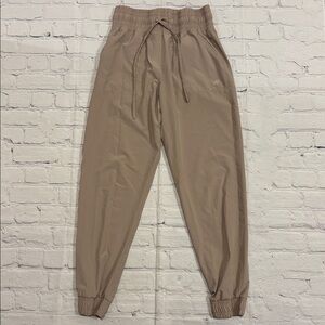 Albion Destination Jogger in Cobblestone
